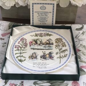 Alice in wonderland collector plate new in box